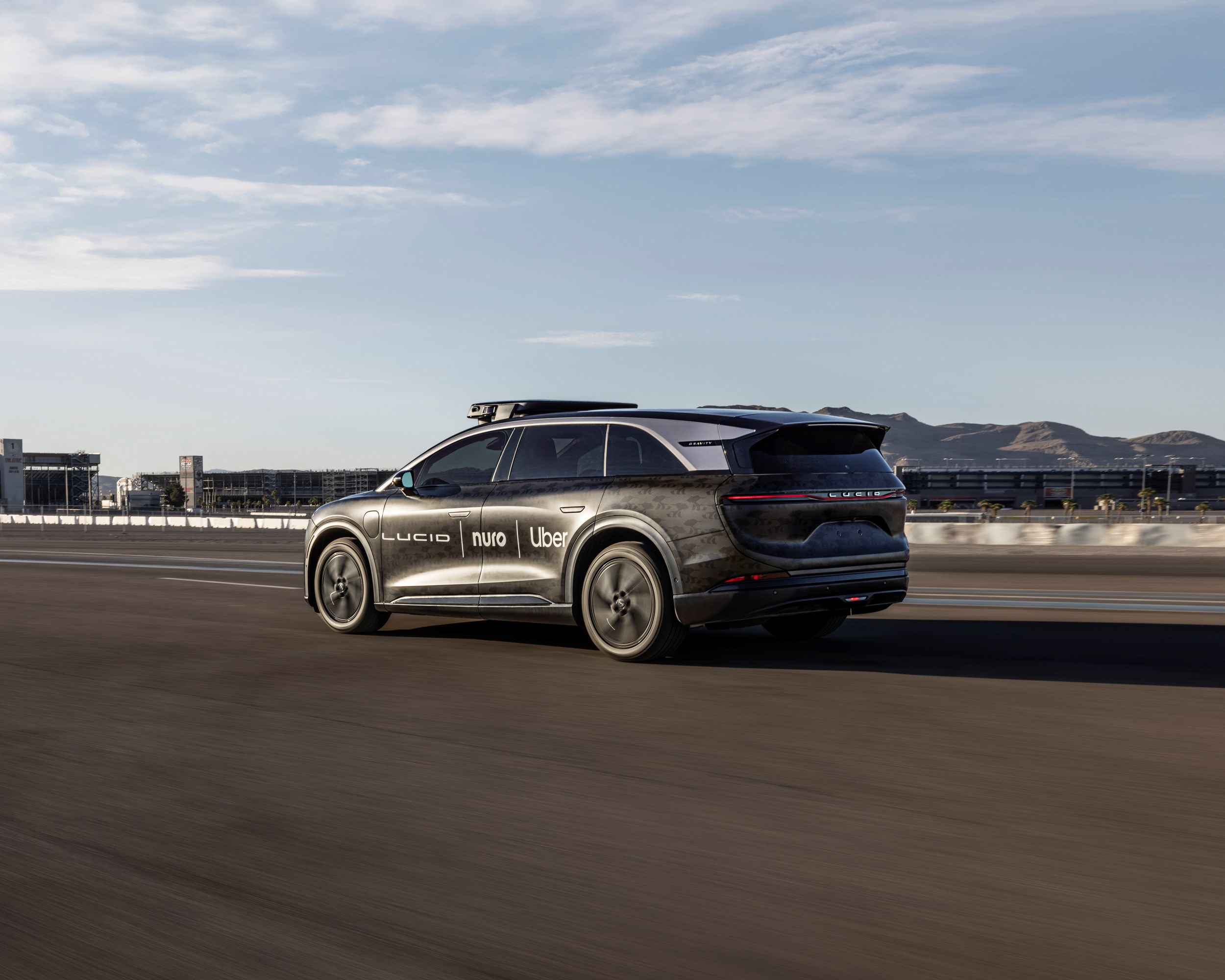Nuro-Lucid-Uber Robotaxi_2.jpg