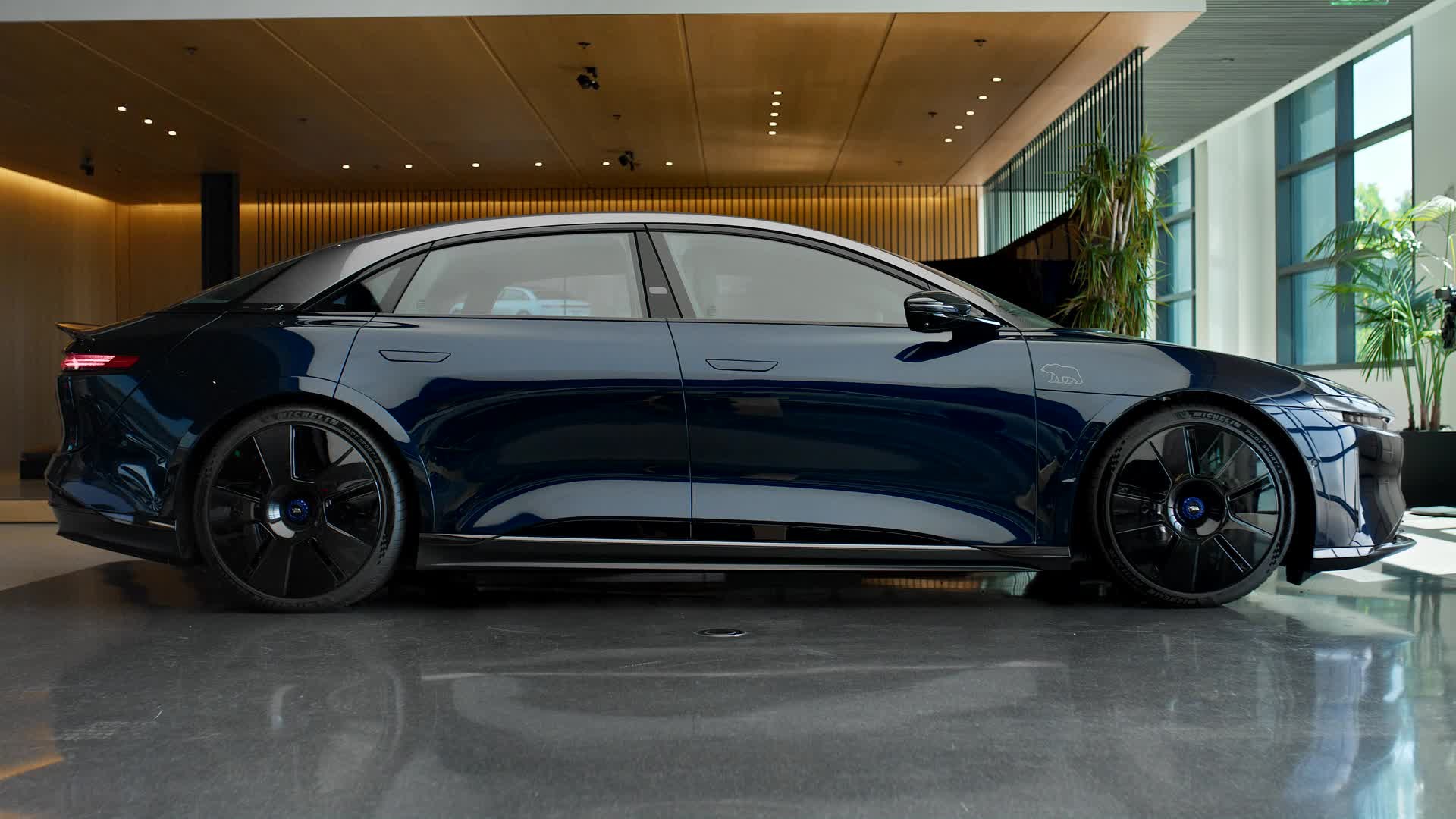 LM23-0299_Sapphire_EPK_AeroWheelCover_4k.mp4