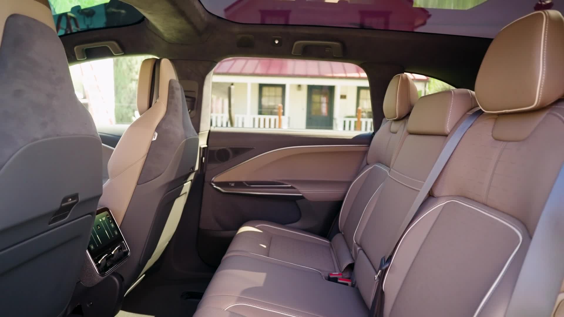 LM25-0093_GravityOjai_PressDrive.mp4