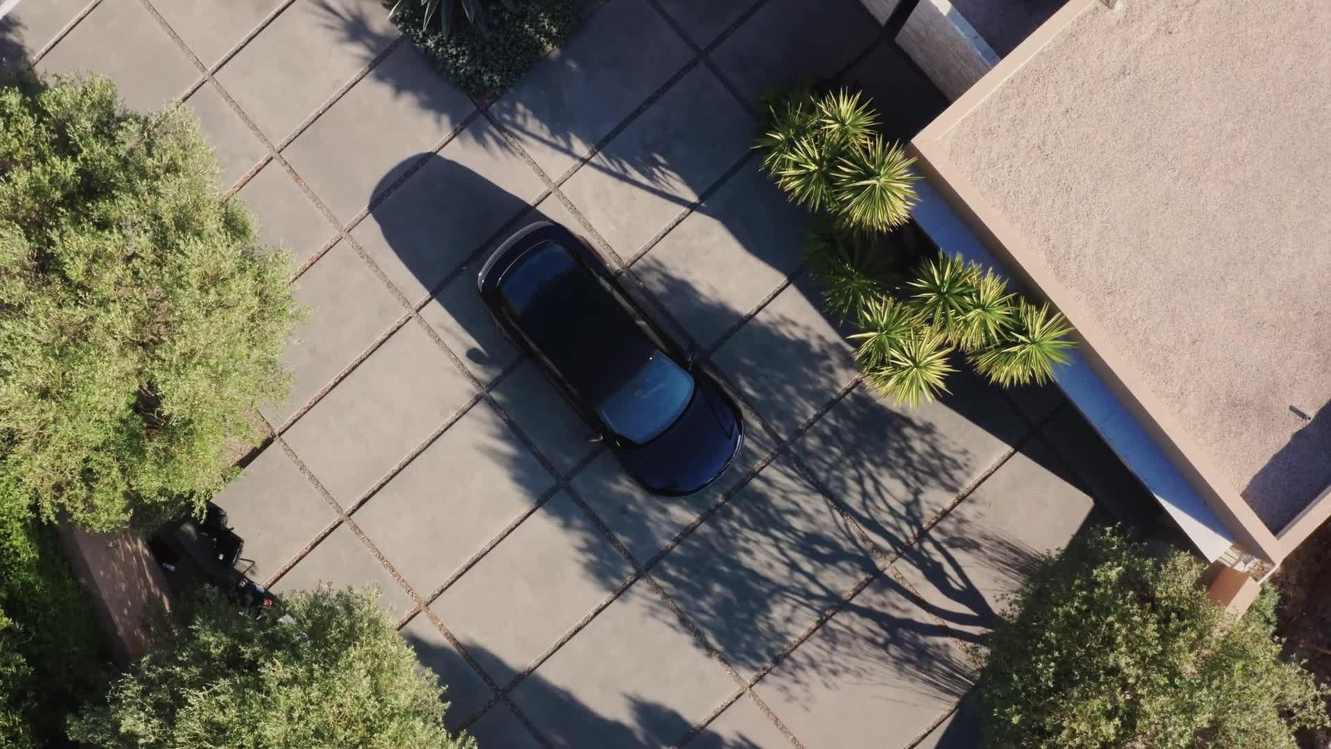 LM23-0299_Sapphire_EPK_07_r1_4K.mp4