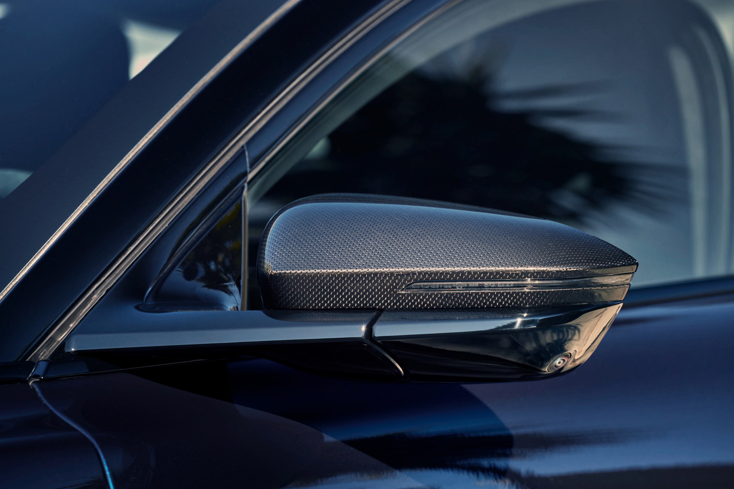 LM23_12B_Sapphire_Tiburon_ 851A1780_rear-view_mirror_srgb_epk.jpg
