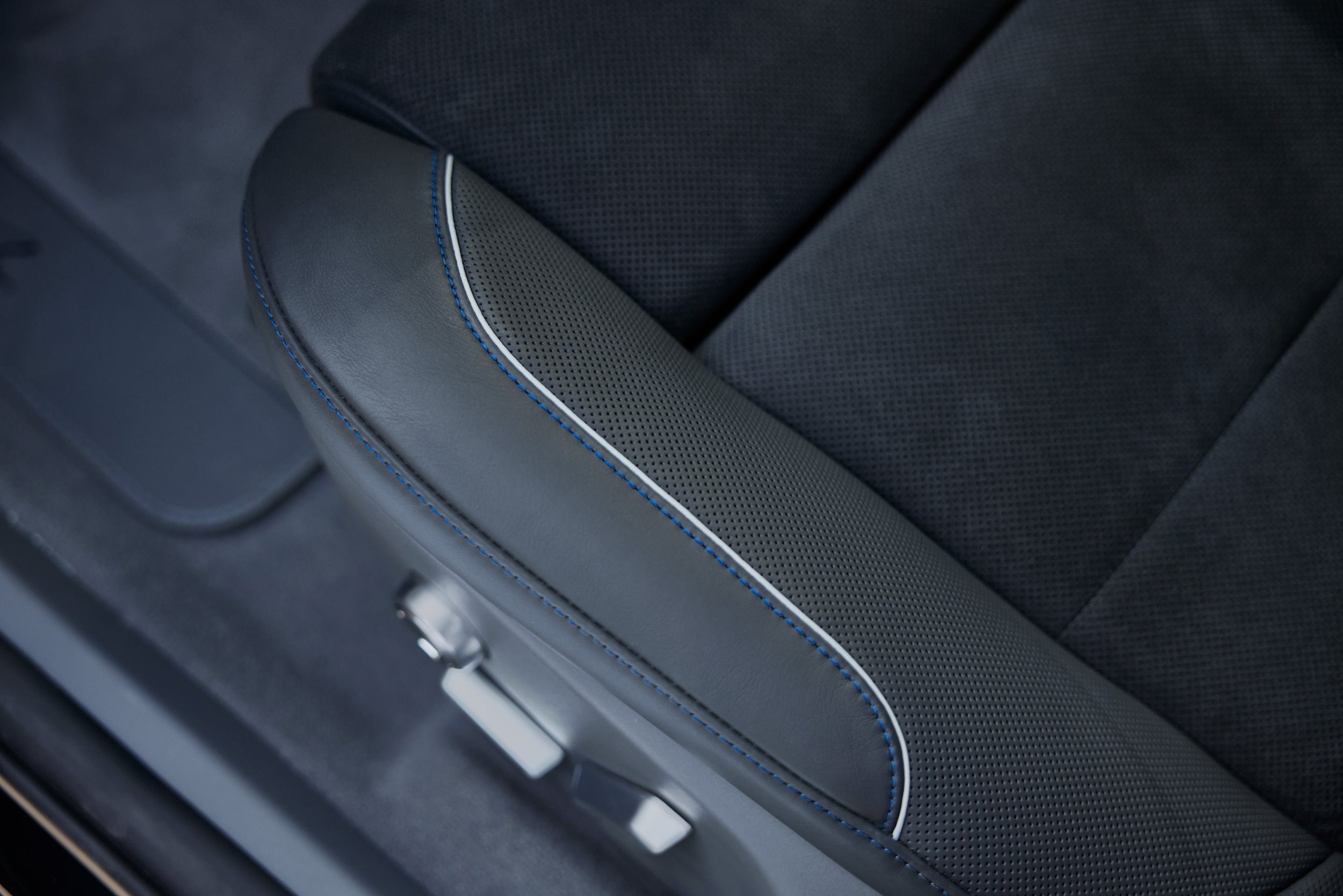 LM23_21A_Sapphire_Tiburon_0P6A1524_seat_detail-srgb_epk.jpg